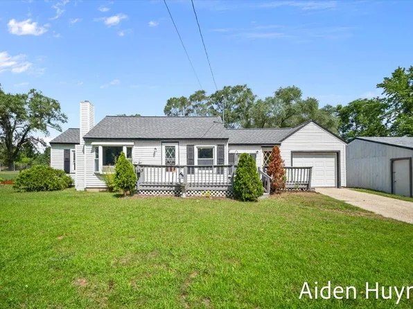 11550 W Sidney Rd, Gowen, MI 49326