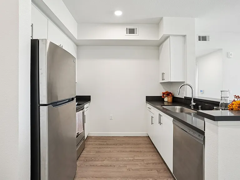 The Peake Apartments — Photo 7