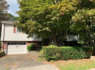 3 Parkside Ave, Acushnet, MA 02743