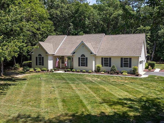 3rd image of 8047 Laurel Ln