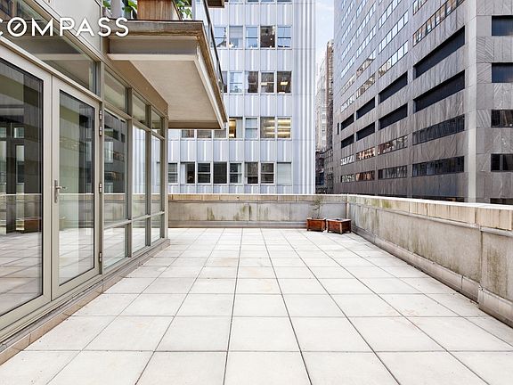 3rd image of 59 John St APT 10B