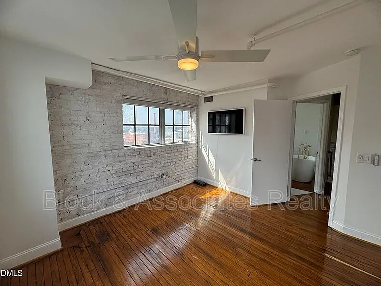 109 W Main St #402 — Photo 11