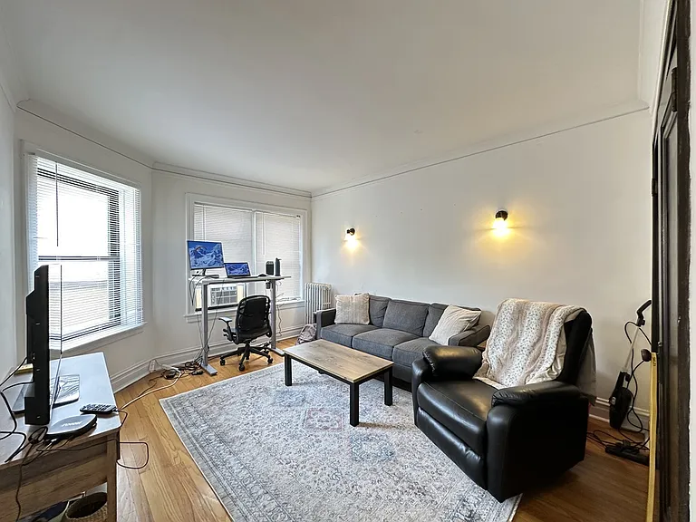 1911 W Larchmont Ave #B2 — Photo 14