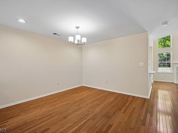 5th image of 72 Dorchester Dr