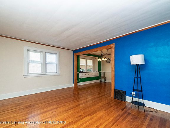 5th image of 922 Clayton St