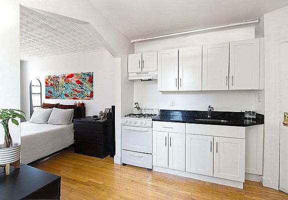 2nd image of 241 Mulberry St APT 22