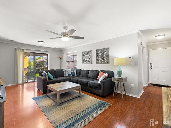 3rd image of 131 Beverly Hill Ter