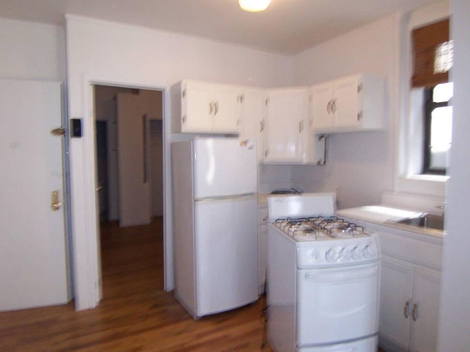 2nd image of 1500 1st Ave APT 4C