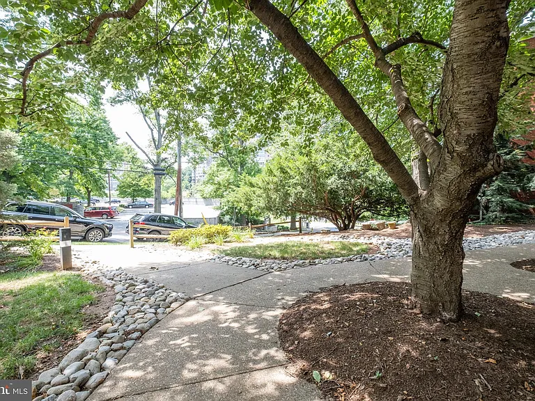 1423 N Nash St #208 — Photo 21