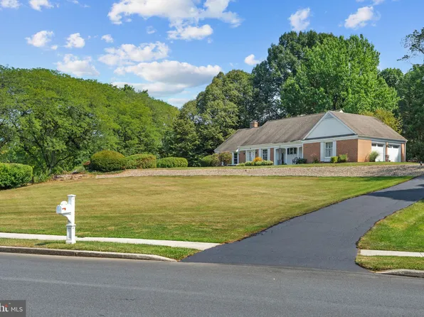 30 W Orchard Dr, Palmyra, PA 17078