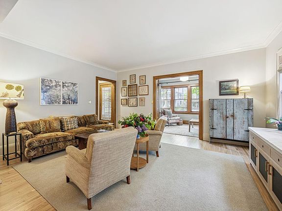 5th image of 946-948 W Ashland Ave