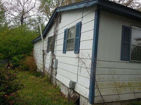 5th image of 422 E Cornelius Harnett Blvd