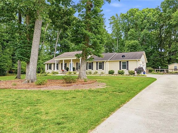2nd image of 4804 Brookhaven Dr