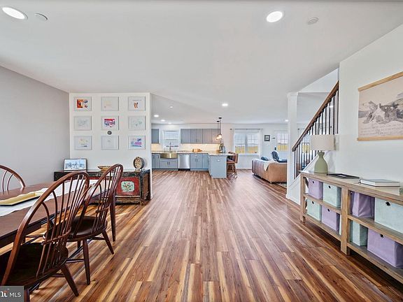 5th image of 118 S Clear Ridge Rd