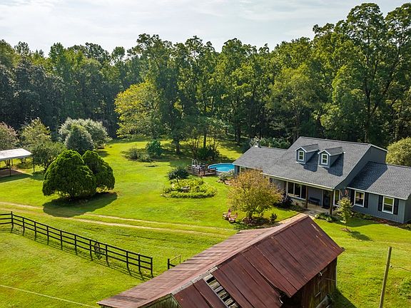3rd image of 590 Lee Road 935