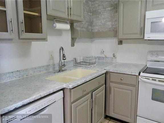 5th image of 120 Cypress Club Dr APT 229