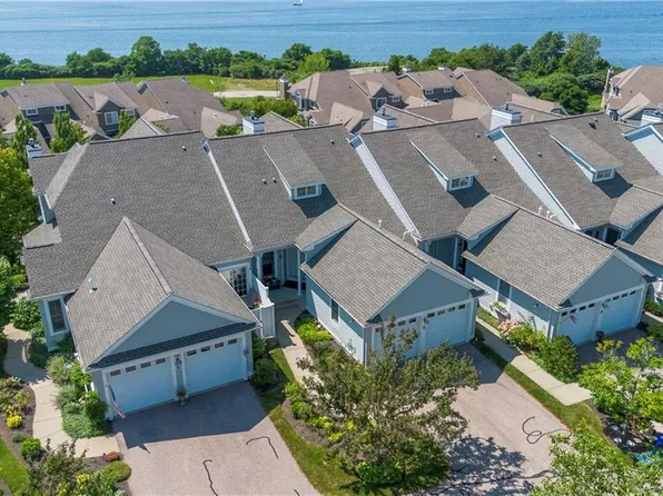 289 Village Rd, Tiverton, RI 02878