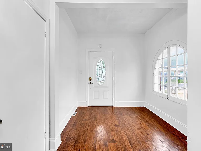 224 E Washington St — Photo 4