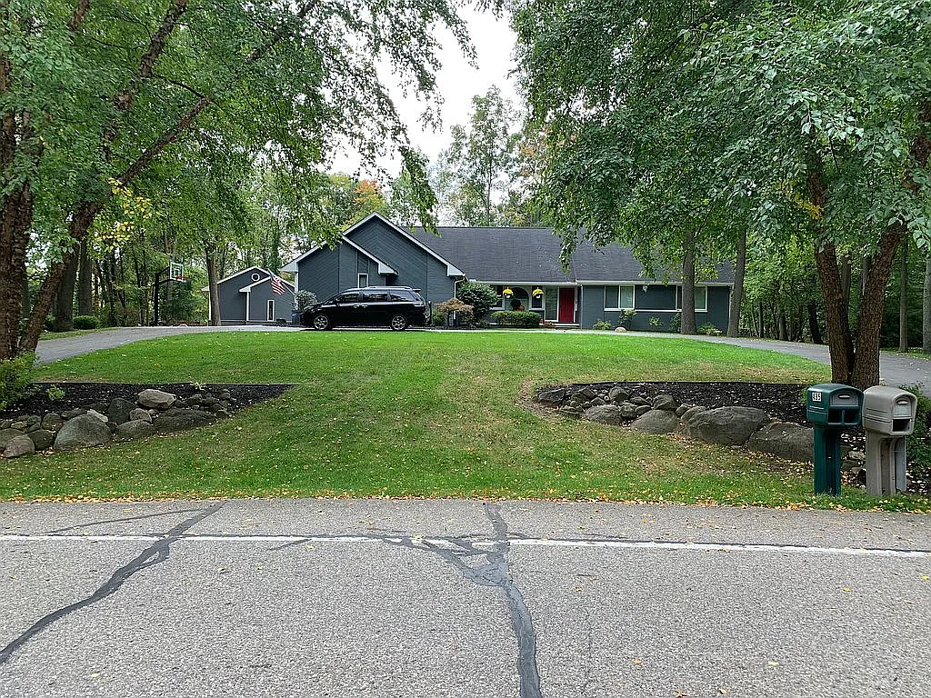 435 Heritage Dr photo 1