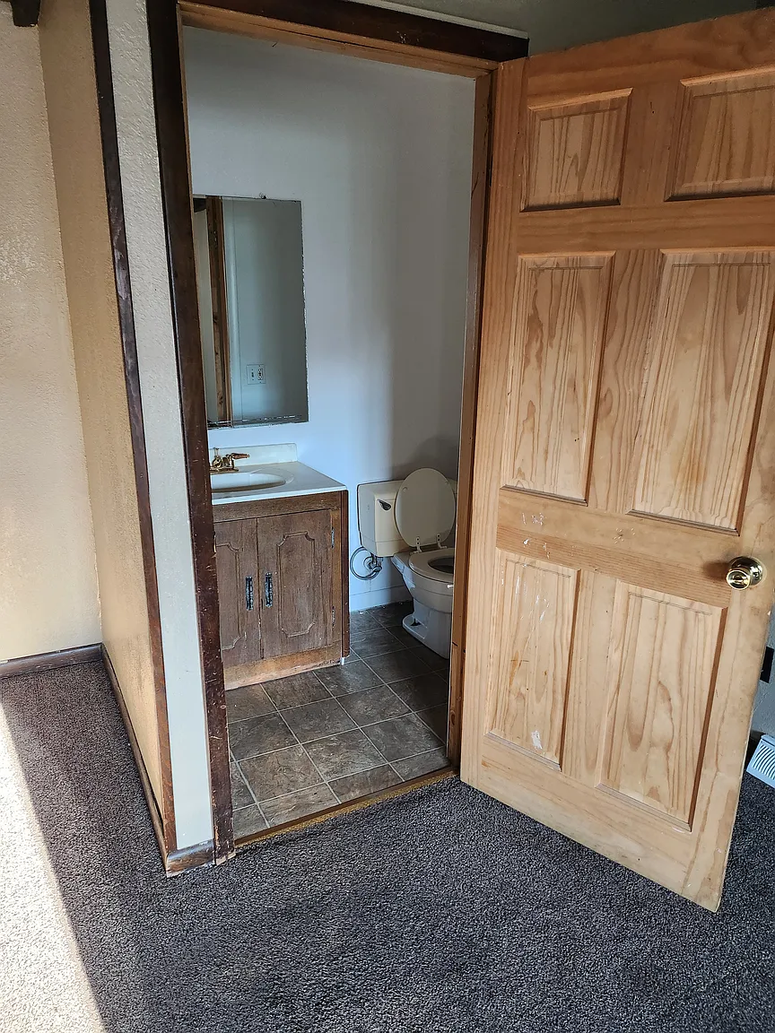 324 White St photo 1