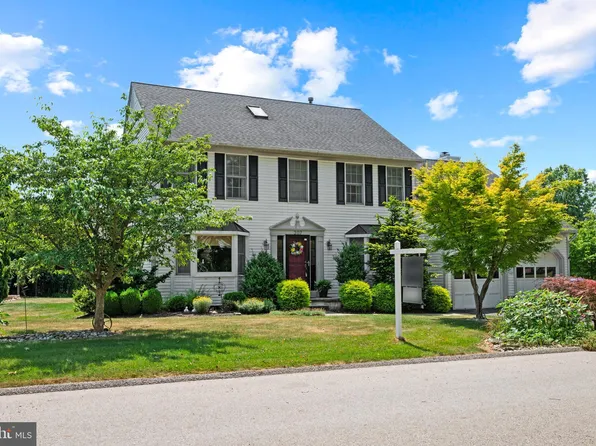 307 S Shaffer Dr, New Freedom, PA 17349