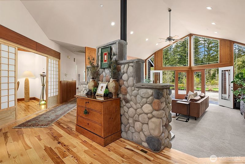 4th image of 7828 Tolt Highlands Road NE
