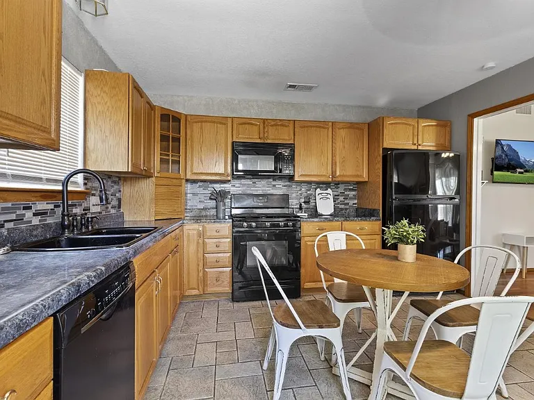 1705 Cushing Park Dr — Photo 17