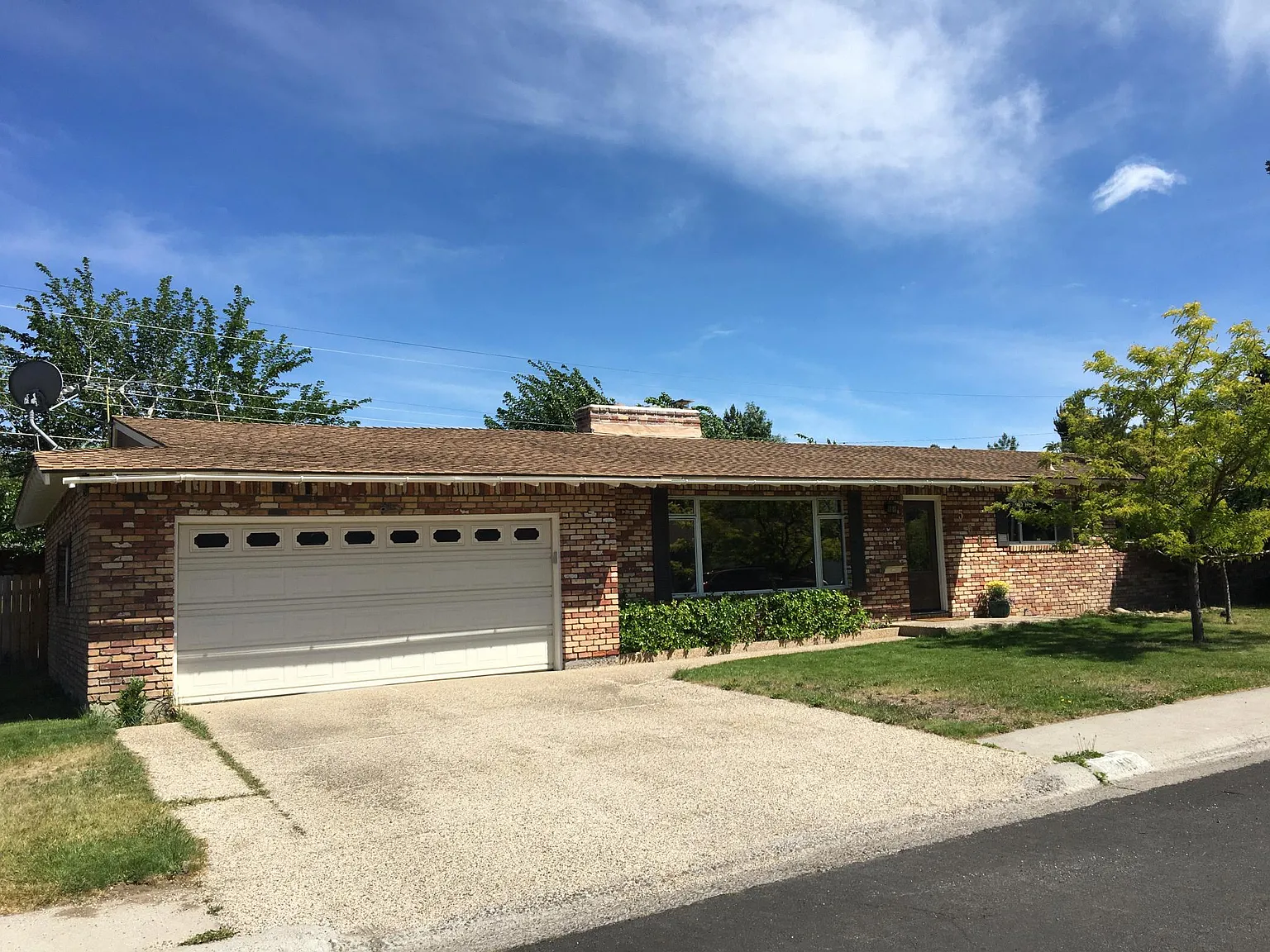 560 Harbin Ln photo 1