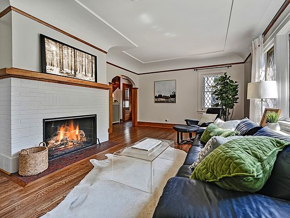 4th image of 3912 Lawn Ave