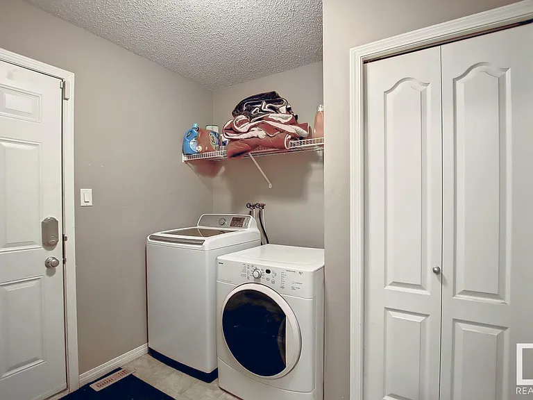 179 Chestermere Cres — Photo 11