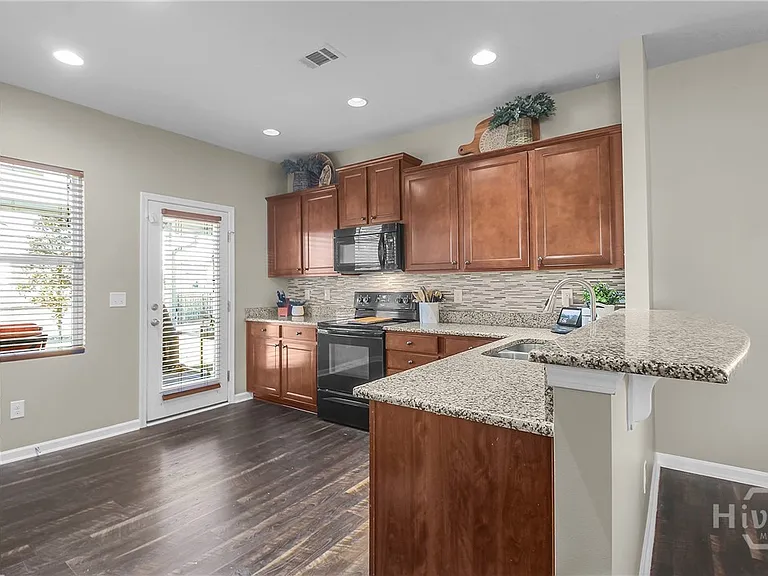 153 Hamilton Grv — Photo 14