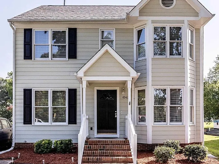 4940 Harbour Towne Dr — Photo 1