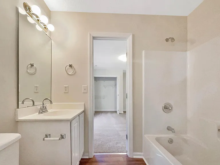 413 Adams St — Photo 12