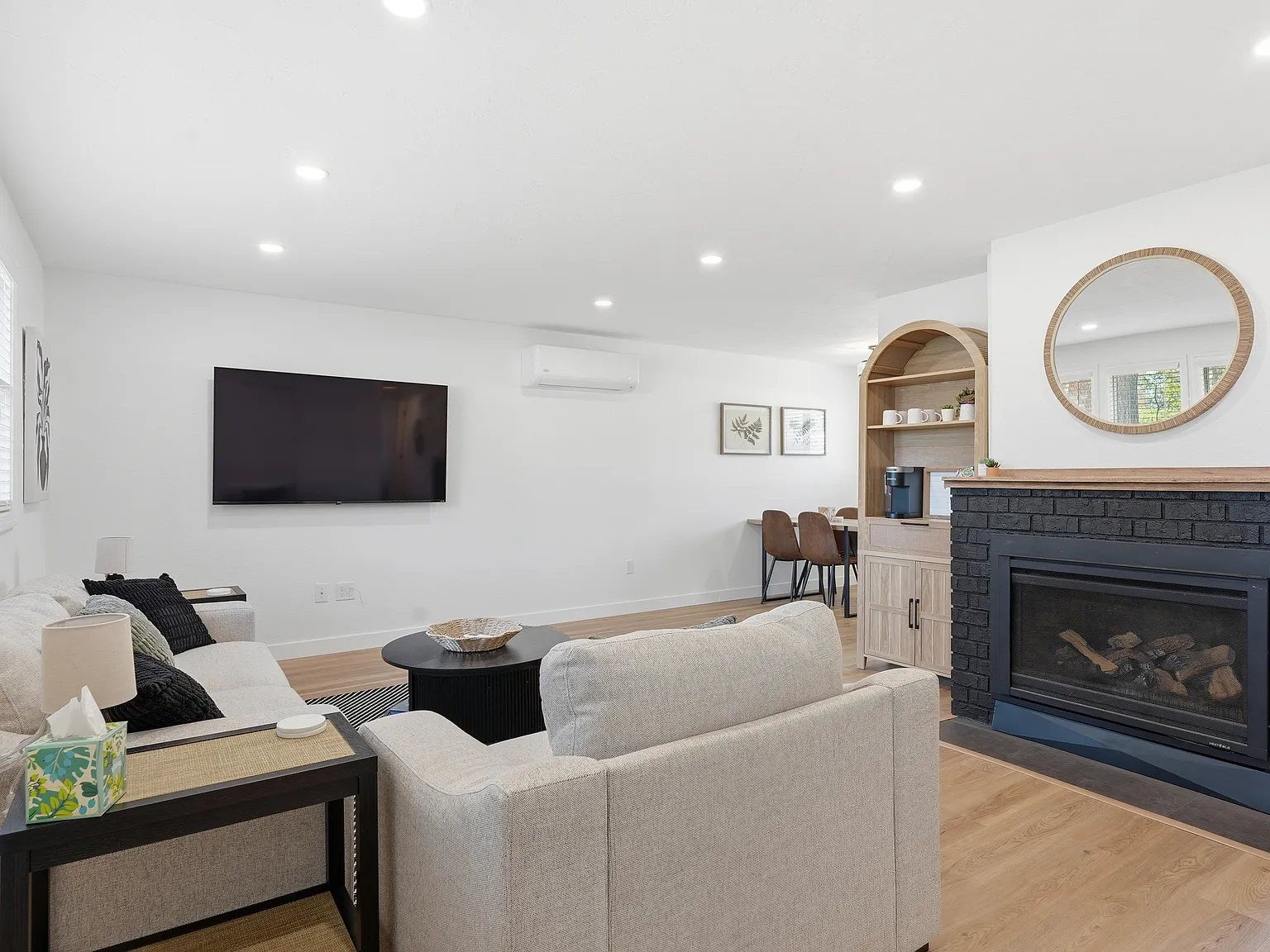 2 bed, 960 sqft, $2,100 — Photo 3