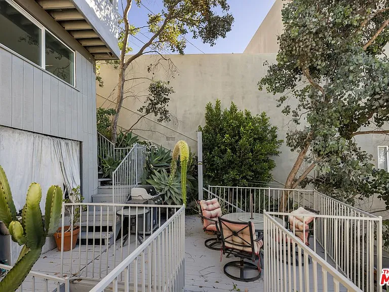 8580 Hillside Ave — Photo 20