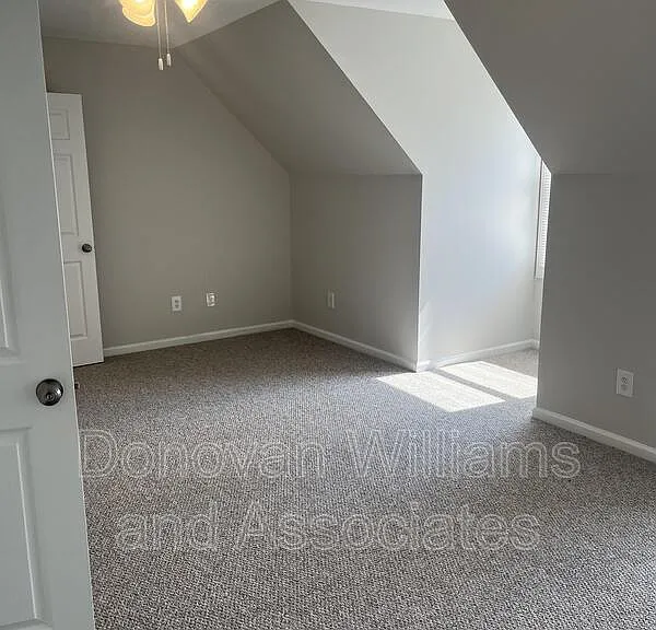 135 E Wilson Ave #E — Photo 26