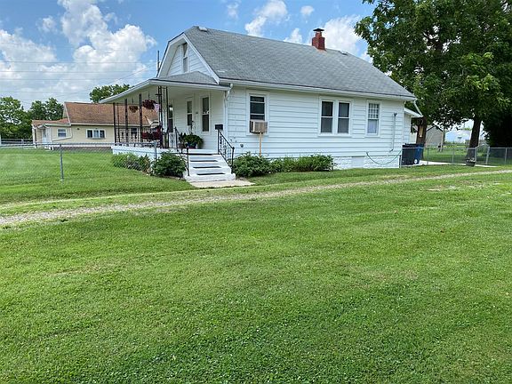 4th image of 2456 Chambers Ave
