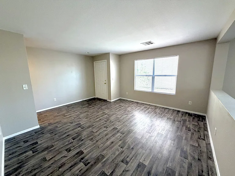 5712 Viberti Ct — Photo 4