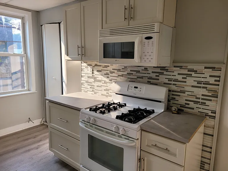 5148 Butler St #2 — Photo 6