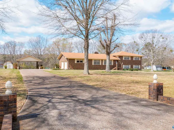 106 Karaway Hls, Gadsden, AL 35901