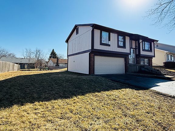 3rd image of 133 Deerpath Rd