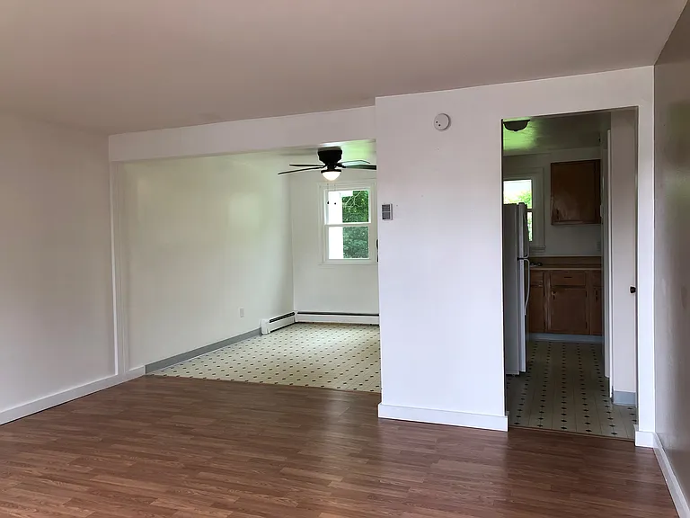 Belleview Townhouses and Apartments — Photo 9