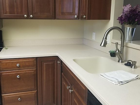 5th image of 1515 Huntington Ln APT 916