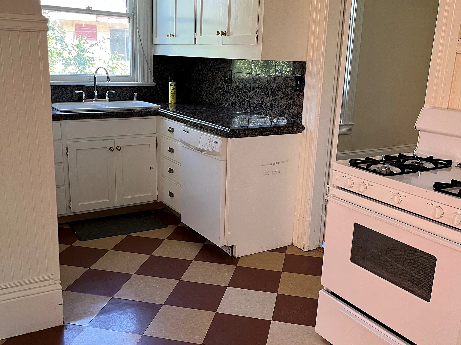 1 bed, 700 sqft, $1,600 — Photo 3