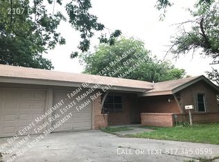 2107 E Park Row Dr, Arlington, TX 76010