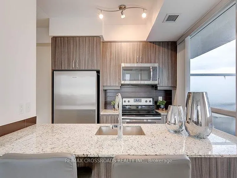 9201 Yonge St #1704 — Photo 16