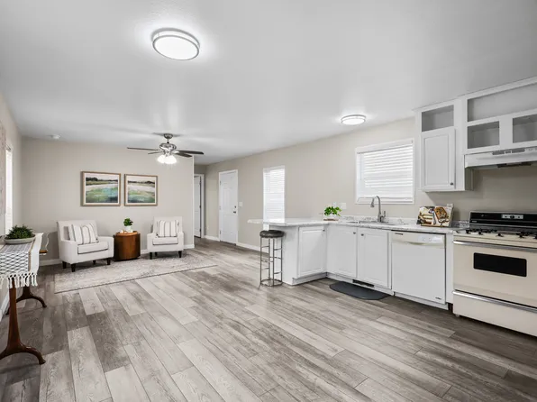 975 E 1175 S Trailer 32, Kaysville, UT 84037