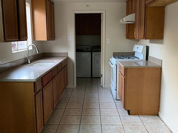5th image of 2039 W Rosecrans Way