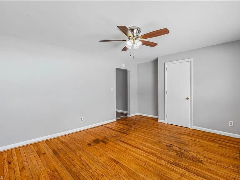 720 S Elam Ave — Photo 4