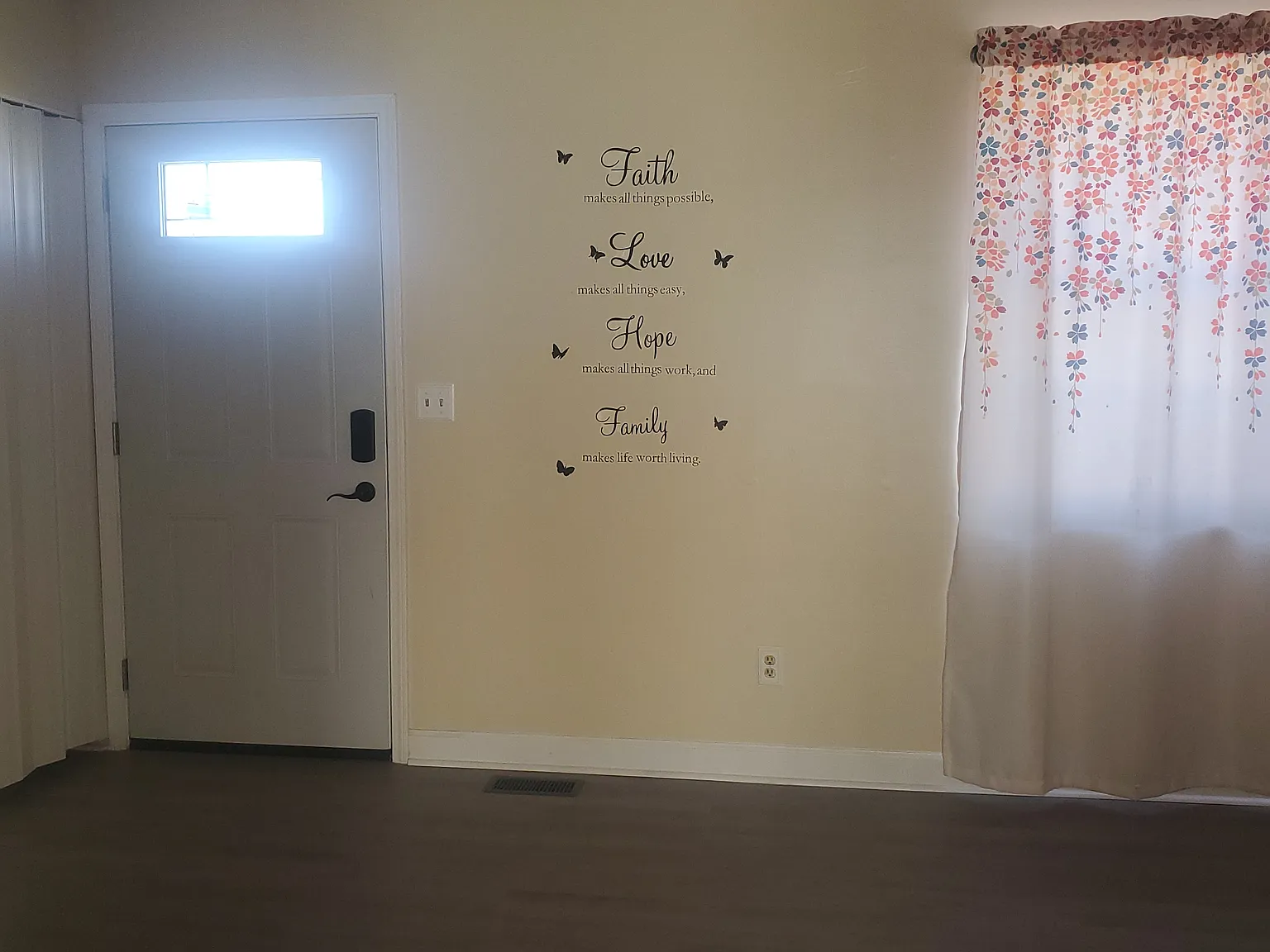 3 bed, 1.5 bath, 1232 sqft, $1,800 — Photo 4